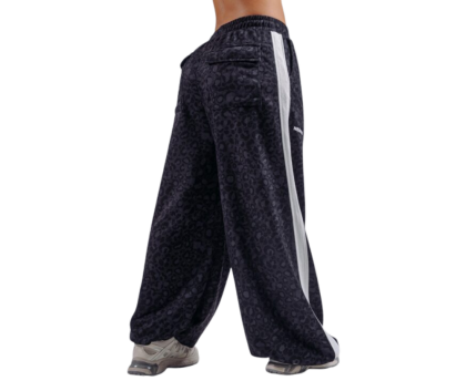 NEBBIA Baggy Leopard Sweatpants PRIMAL 865, Black Leopard